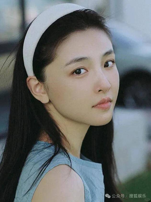 离婚三年又被拍到亲密逛超市<strong></p>
<p>电线</strong>，他俩这是纯带娃还是真复合了？