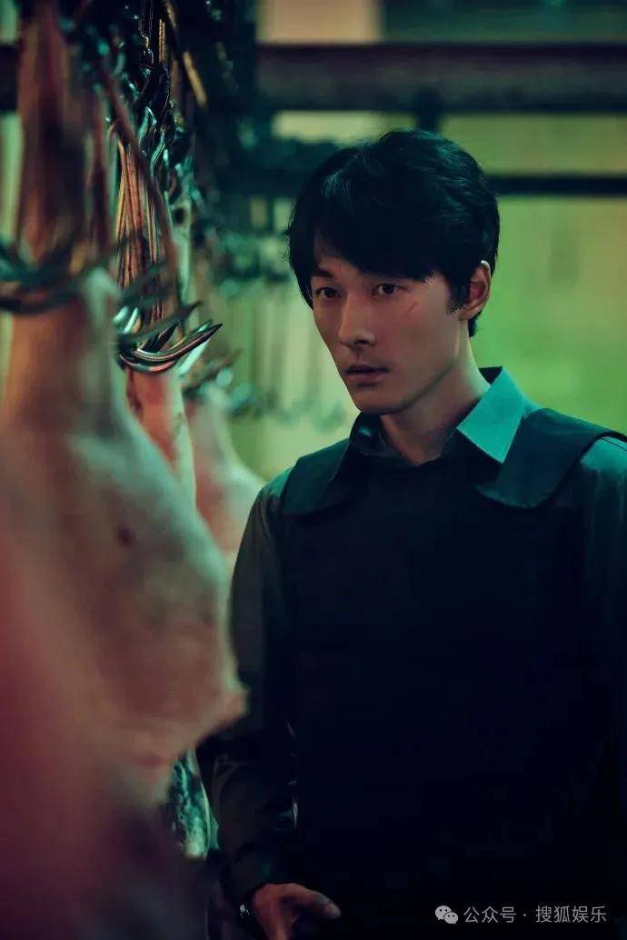 离婚三年又被拍到亲密逛超市<strong></p>
<p>电线</strong>，他俩这是纯带娃还是真复合了？