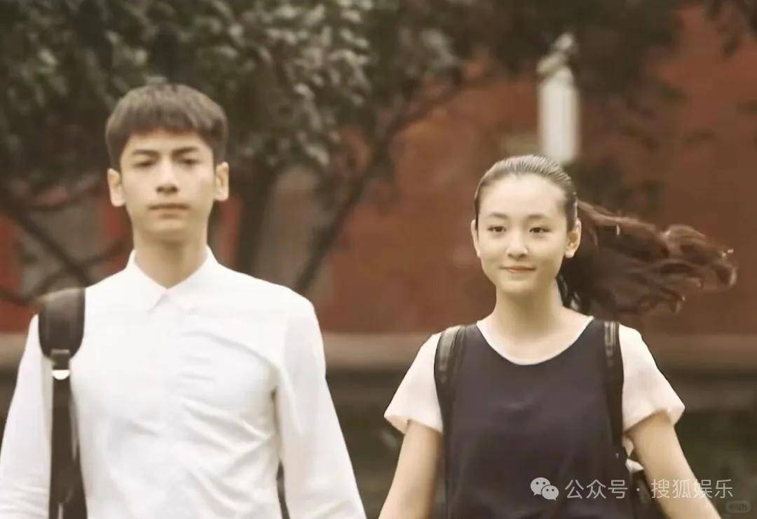 离婚三年又被拍到亲密逛超市<strong></p>
<p>电线</strong>，他俩这是纯带娃还是真复合了？