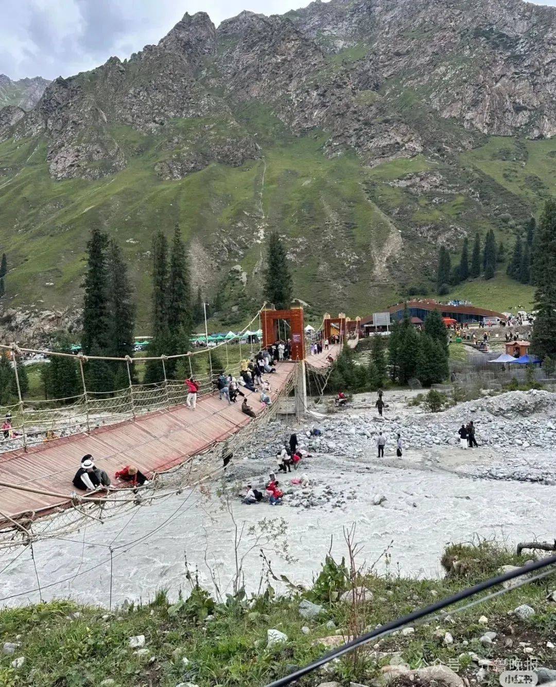 5人遇难24人受伤！新疆伊犁一景区吊桥桥索断裂<strong></p>
<p>迪士尼</strong>，亲历者称“现在手还在不断颤抖”