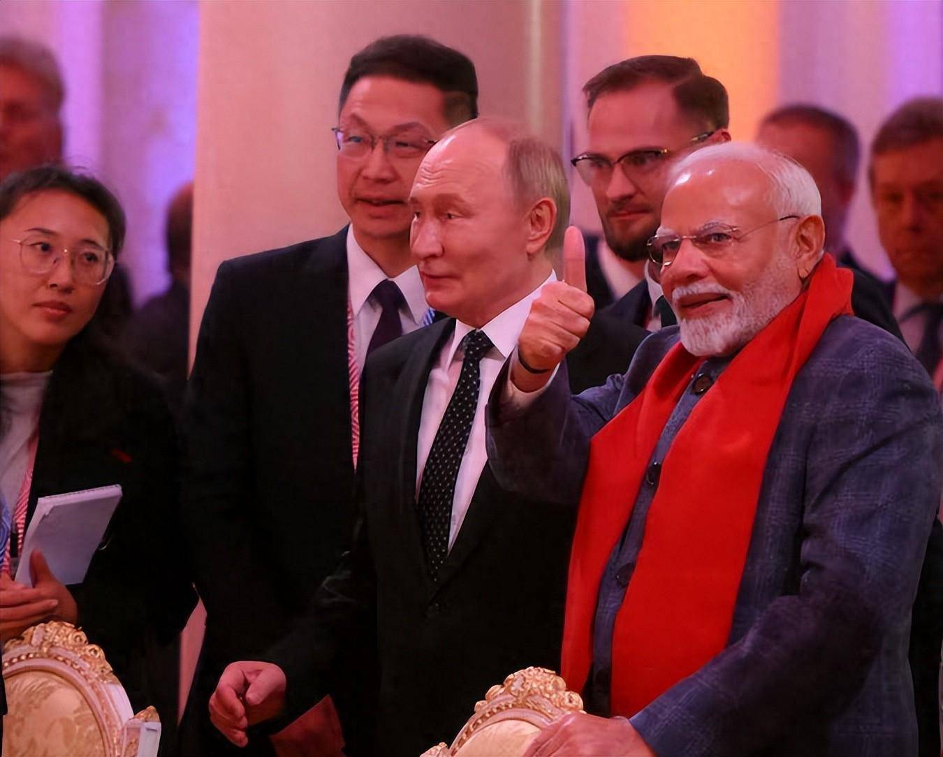 被美国羞辱后<strong></p>
<p>迪士尼</strong>,莫迪一夜间变了个人,确认访华行程,只待2天不出席九三阅兵!