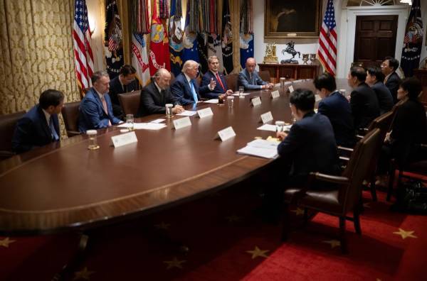 “特朗普见面第一句竟问‘金正恩最近好吗’<strong></p>
<p>单休</strong>，韩方当场傻眼”