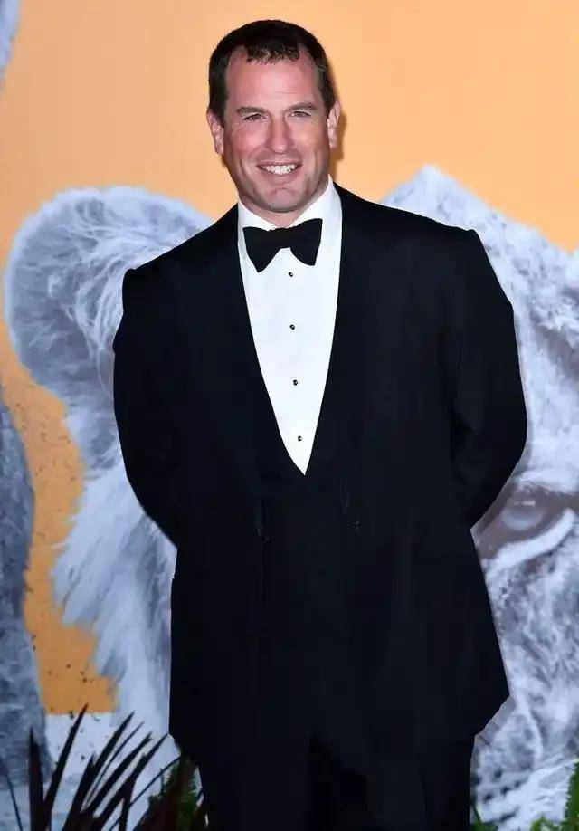 45岁离异带娃女护士嫁英国王室<strong></p>
<p>单休</strong>，比短剧更精彩！