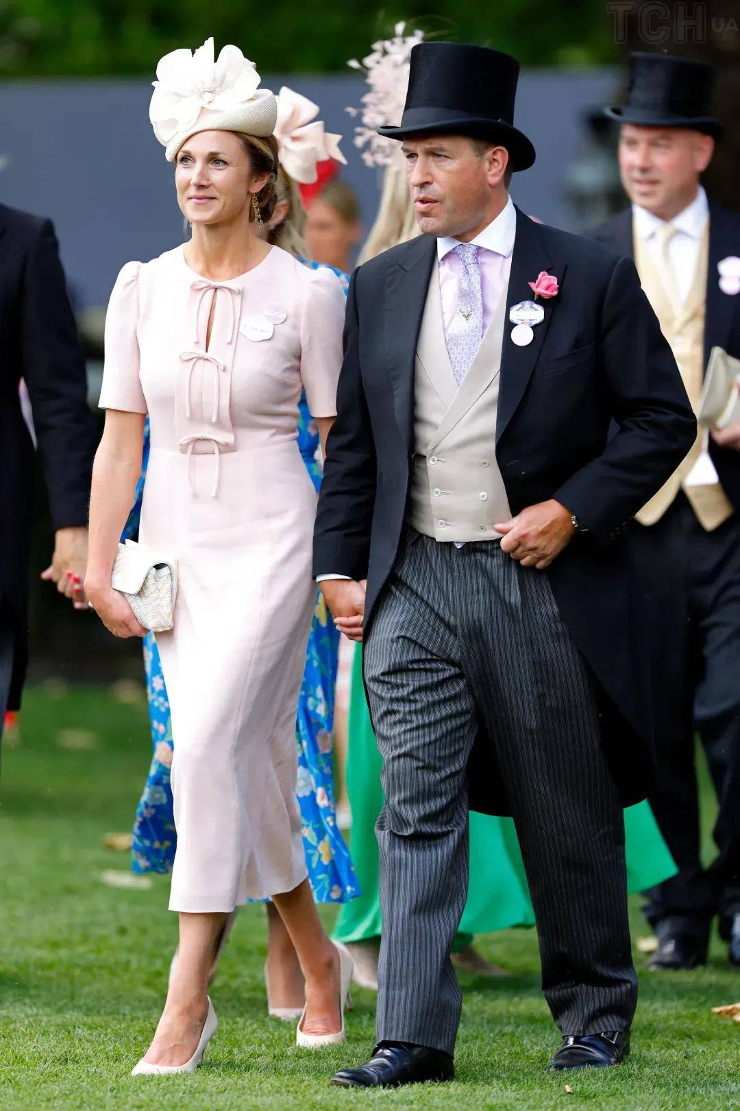 45岁离异带娃女护士嫁英国王室<strong></p>
<p>单休</strong>，比短剧更精彩！