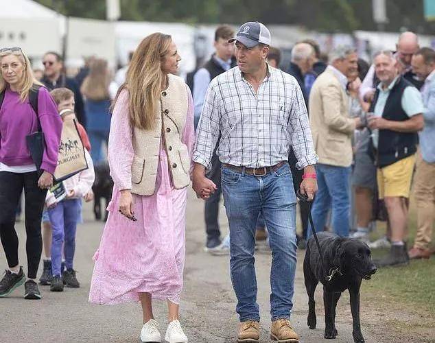 45岁离异带娃女护士嫁英国王室<strong></p>
<p>单休</strong>，比短剧更精彩！