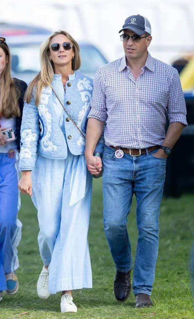 45岁离异带娃女护士嫁英国王室<strong></p>
<p>单休</strong>，比短剧更精彩！