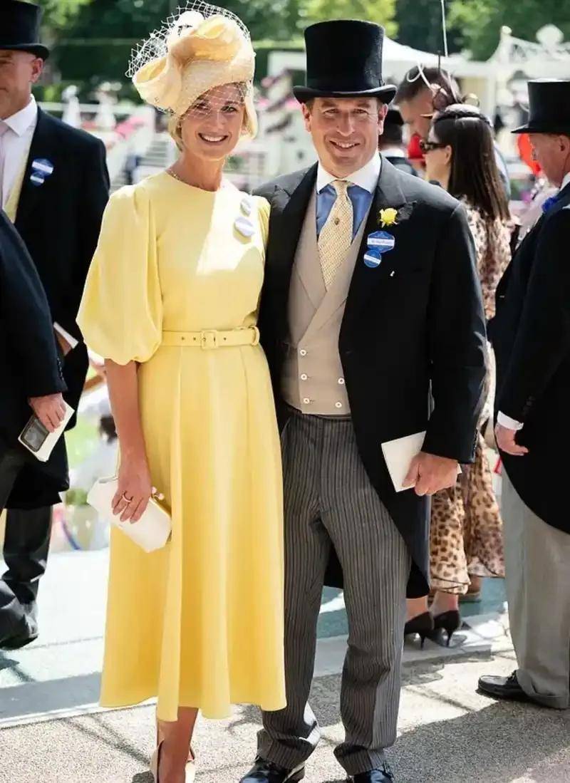 45岁离异带娃女护士嫁英国王室<strong></p>
<p>单休</strong>，比短剧更精彩！