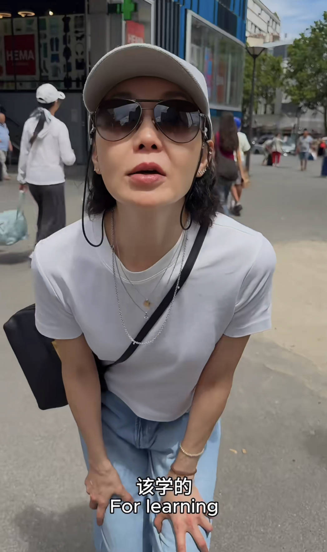 60岁张曼玉突然营业<strong></p>
<p>中国石化股票</strong>,穿79元T恤配10万珠宝,生活如此鲜活松弛!