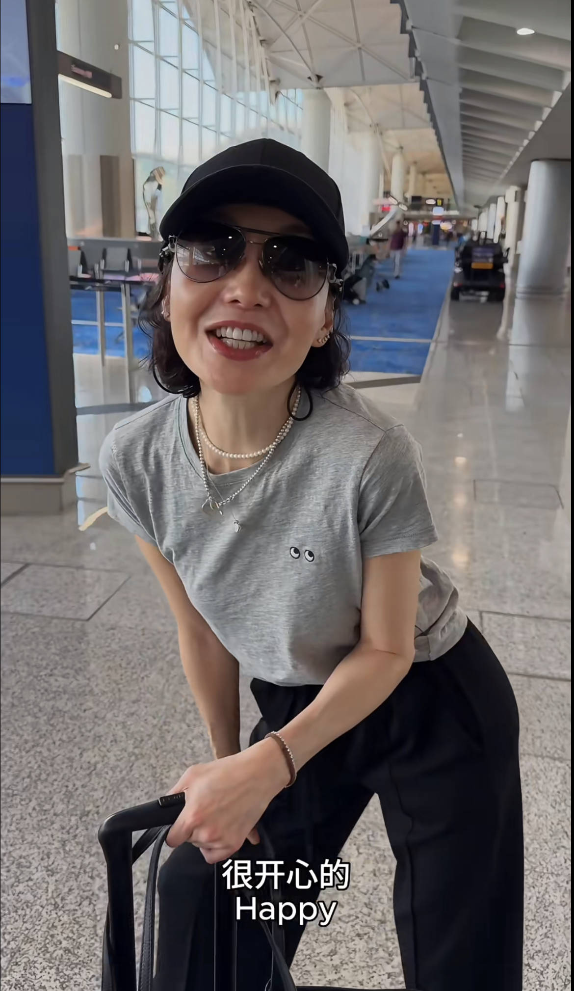 60岁张曼玉突然营业<strong></p>
<p>中国石化股票</strong>,穿79元T恤配10万珠宝,生活如此鲜活松弛!