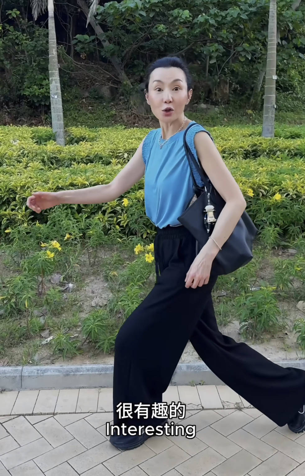 60岁张曼玉突然营业<strong></p>
<p>中国石化股票</strong>,穿79元T恤配10万珠宝,生活如此鲜活松弛!