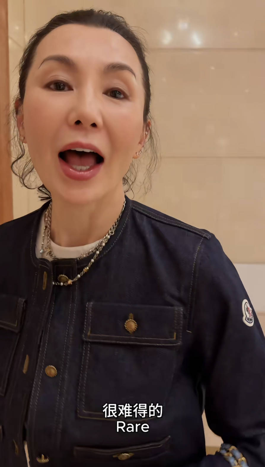 60岁张曼玉突然营业<strong></p>
<p>中国石化股票</strong>,穿79元T恤配10万珠宝,生活如此鲜活松弛!