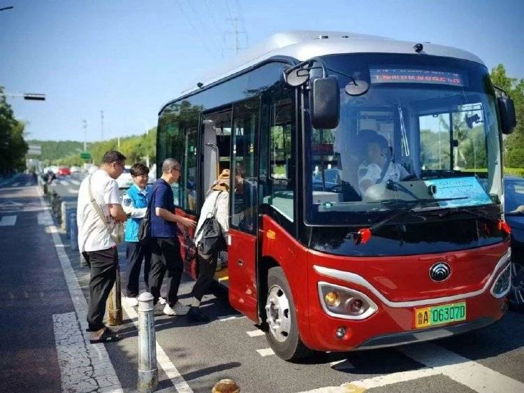 “早中晚高峰禁止老年人免费乘车”<strong></p>
<p>葫芦娃股票</strong>，为何公布三天就取消？