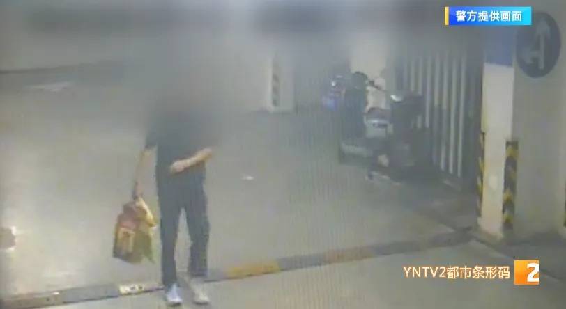 凌晨怪事!男子提着茅台袋子在车库<strong></p>
<p>利亚德股票</strong>,翻垃圾桶竟为了.....