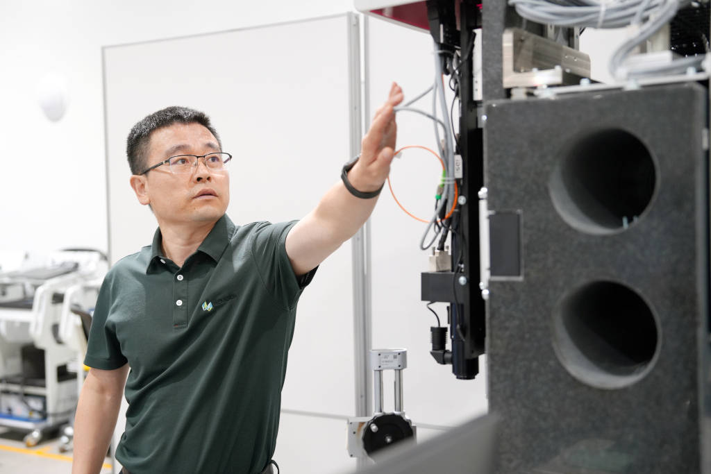 21年<strong></p>
<p>利亚德股票</strong>，从0.9到0.28微米，这位“青岛大工匠”让中国制造登上世界精度最高峰