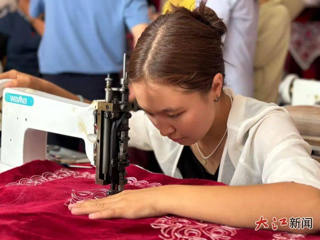 对口援疆 潮涌天山｜6802名牧民住进江西援建“产居融合”新家园