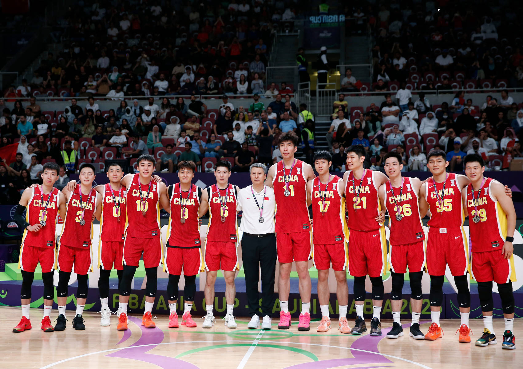 媒体人:中国篮球确实比足球争气 中国足球何日出头啊