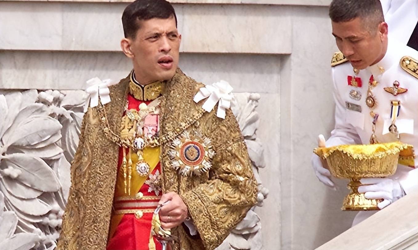 佩通坦重回总理大位已无悬念？泰国王室开后门<strong></p>
<p>上海莱士股票</strong>，泰法院送上贺礼，起诉逮捕洪森父子！