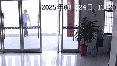 安徽一钓鱼佬钓到一条1米长20斤的“大鱼”<strong></p>
<p>股票市值</strong>，赶紧送到派出所，民警：放生！