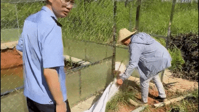 安徽一钓鱼佬钓到一条1米长20斤的“大鱼”<strong></p>
<p>股票市值</strong>，赶紧送到派出所，民警：放生！