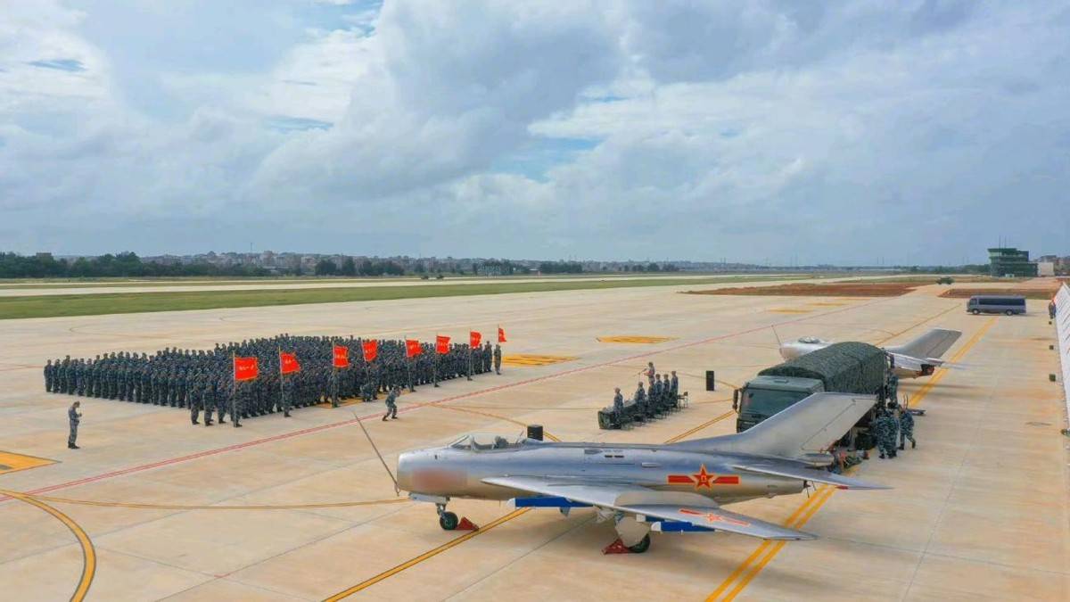 外媒：中国空军战斗机减少500架<strong></p>
<p>中国中免股票</strong>，这一举动却让战斗力跃升至全球第二！原因何在？