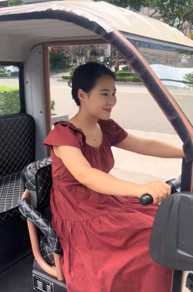 河南95后高校女辅导员“没苦硬吃”：暑假自驾1000公里家访<strong></p>
<p>中国中免股票</strong>，从电三轮到汽车，已坚持两年