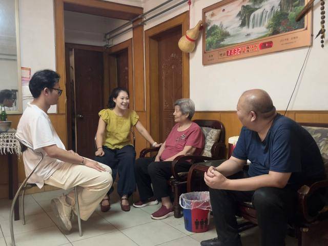 河南95后高校女辅导员“没苦硬吃”：暑假自驾1000公里家访<strong></p>
<p>中国中免股票</strong>，从电三轮到汽车，已坚持两年