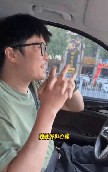 “女儿奴”爸爸接军训女儿电话泪崩<strong></p>
<p>中国中免股票</strong>，“第一次这样分开”，网友：终究是我们离不开孩子