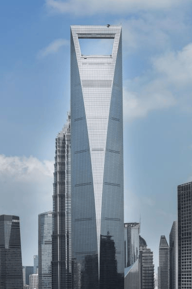 上海环球金融中心楼顶无人机对撞！对话管理方：9年已坠95架<strong></p>
<p>中国中免股票</strong>，楼顶“风洞”成黑飞重灾区！