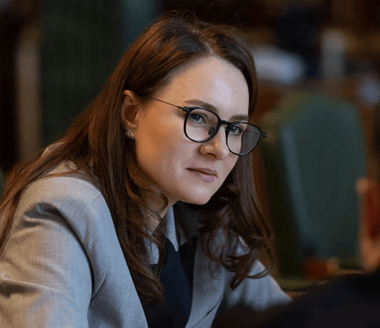 俄乌冲突爆发以来首次<strong></p>
<p>中国中免股票</strong>，乌政府：允许18至22岁男性公民不受限制离境