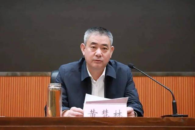 县长主动投案后<strong></p>
<p>中国中免股票</strong>，两任县委书记相继落马！另有多名县委书记被查处