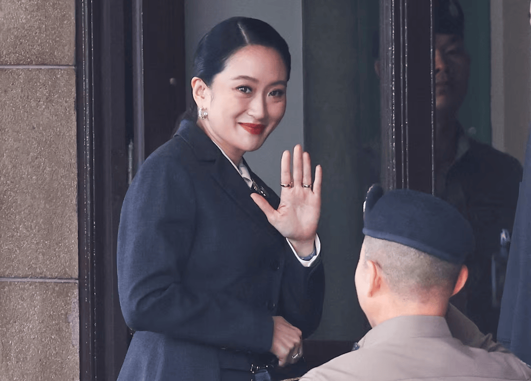 泰国总理佩通坦遭解职 <strong></p>
<p>深康佳a股票</strong>他信家族再下台