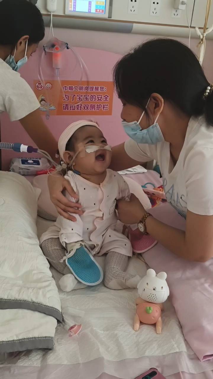 奶奶在哭<strong></p>
<p>深康佳a股票</strong>,宝宝在笑!40天女婴重病,00后父亲割肝救女,术后这一幕让网友泪奔
