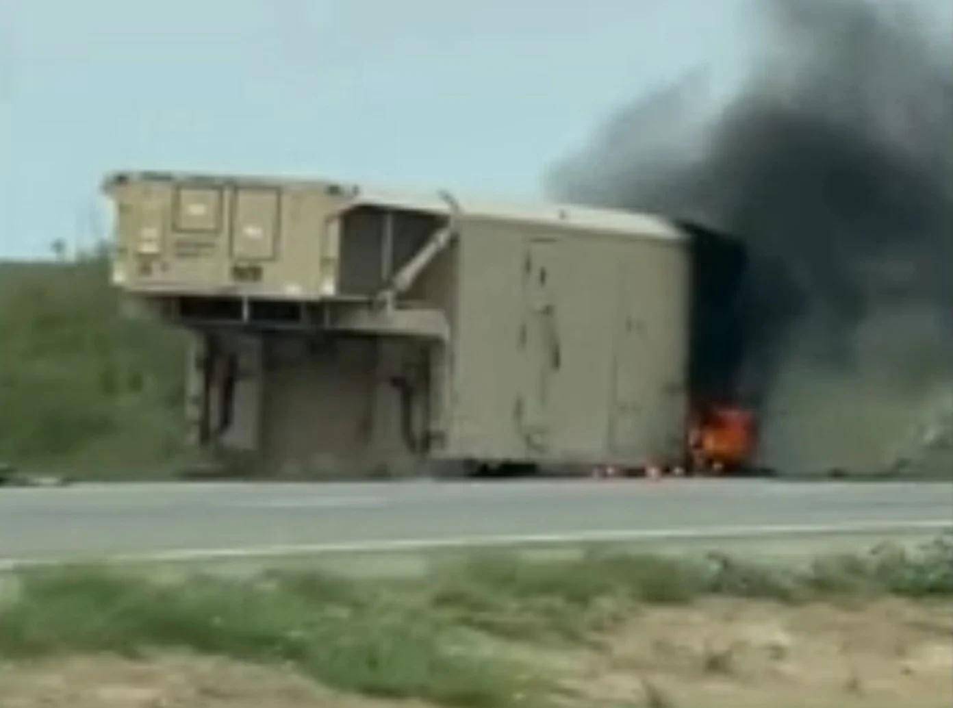 美军再迎噩耗！一声巨响：萨德反导核心当街变废铁<strong></p>
<p>深康佳a股票</strong>，现场燃起大火