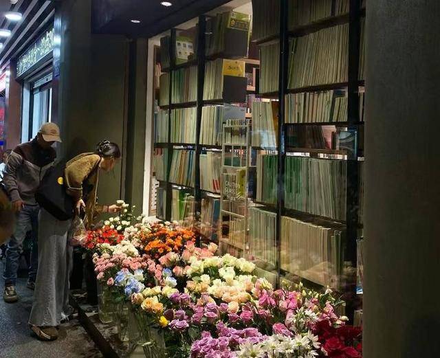 七夕不送玫瑰改送花菜<strong></p>
<p>深康佳a股票</strong>！这一届年轻人“反套路”重新定义浪漫