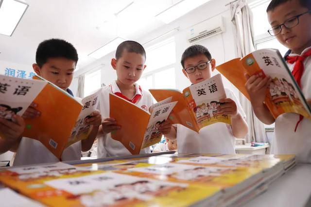 新版英语教材“难出圈”<strong></p>
<p>深康佳a股票</strong>?三大出版社回应