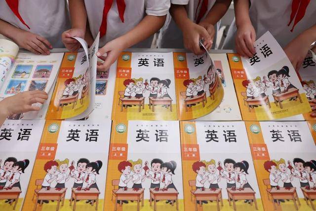 新版英语教材“难出圈”<strong></p>
<p>深康佳a股票</strong>?三大出版社回应