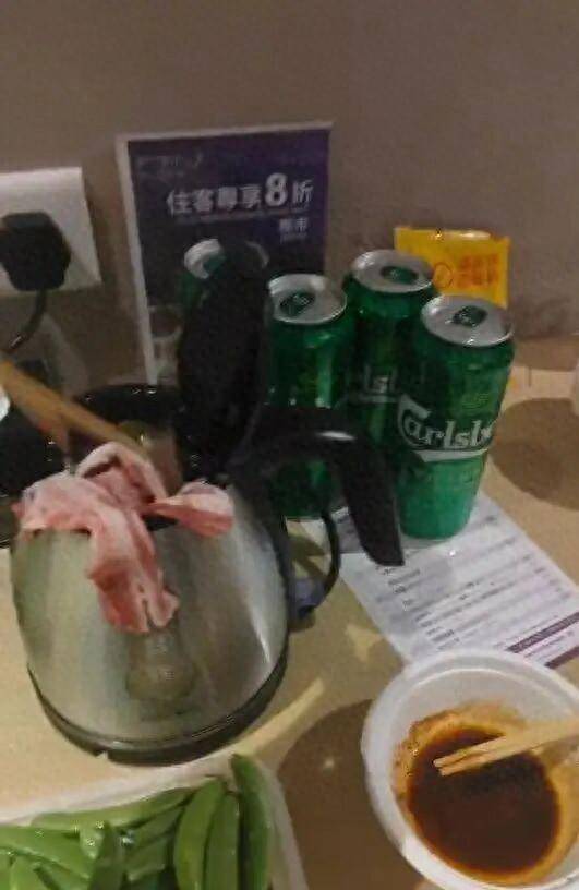 男子在澳门某酒店用水壶煮火锅<strong></p>
<p>长盈精密股票</strong>，负责人：会警告，若损坏需照价赔偿