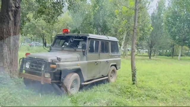 惊险！野生动物园内<strong></p>
<p>长盈精密股票</strong>，两车剐蹭，车主下车沟通老虎一旁围观