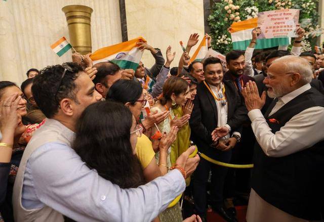 不信任中国<strong></p>
<p>长盈精密股票</strong>，泽连斯基还想插手上合峰会，托莫迪给各国领导人传话