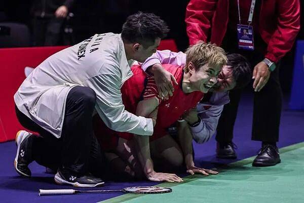 祝贺!石宇奇2比1逆转昆拉武特<strong></p>
<p>长盈精密股票</strong>,获得羽毛球世锦赛男单冠军!