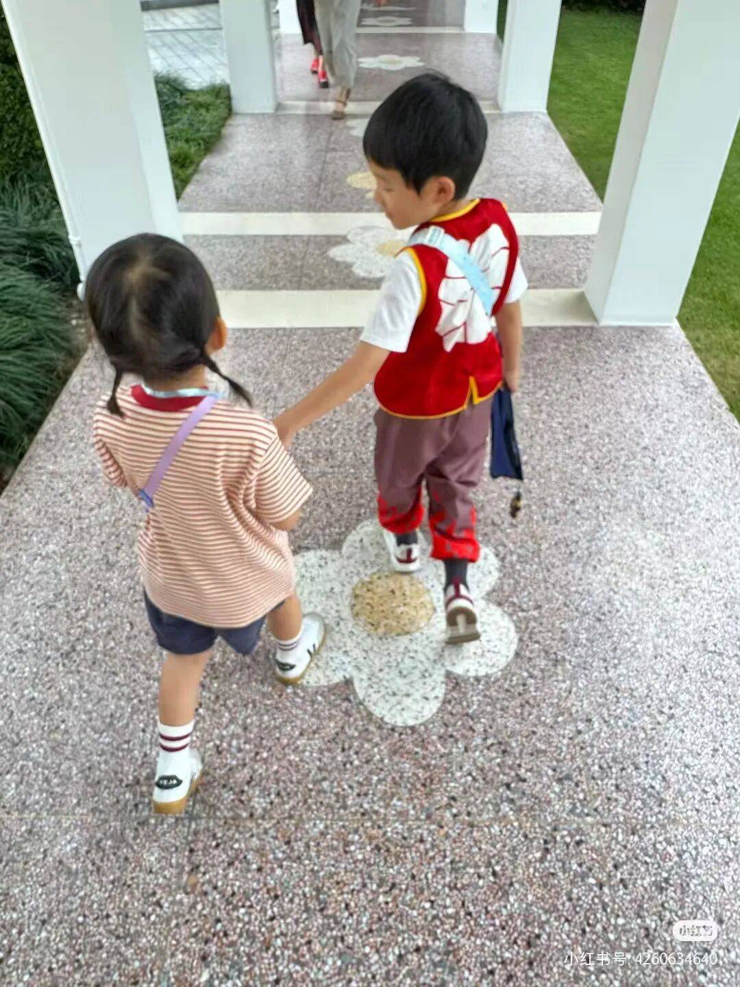 许昕从新疆赶回上海<strong></p>
<p>长盈精密股票</strong>，今天送儿子女儿开学：老妹儿幼儿园第一天！