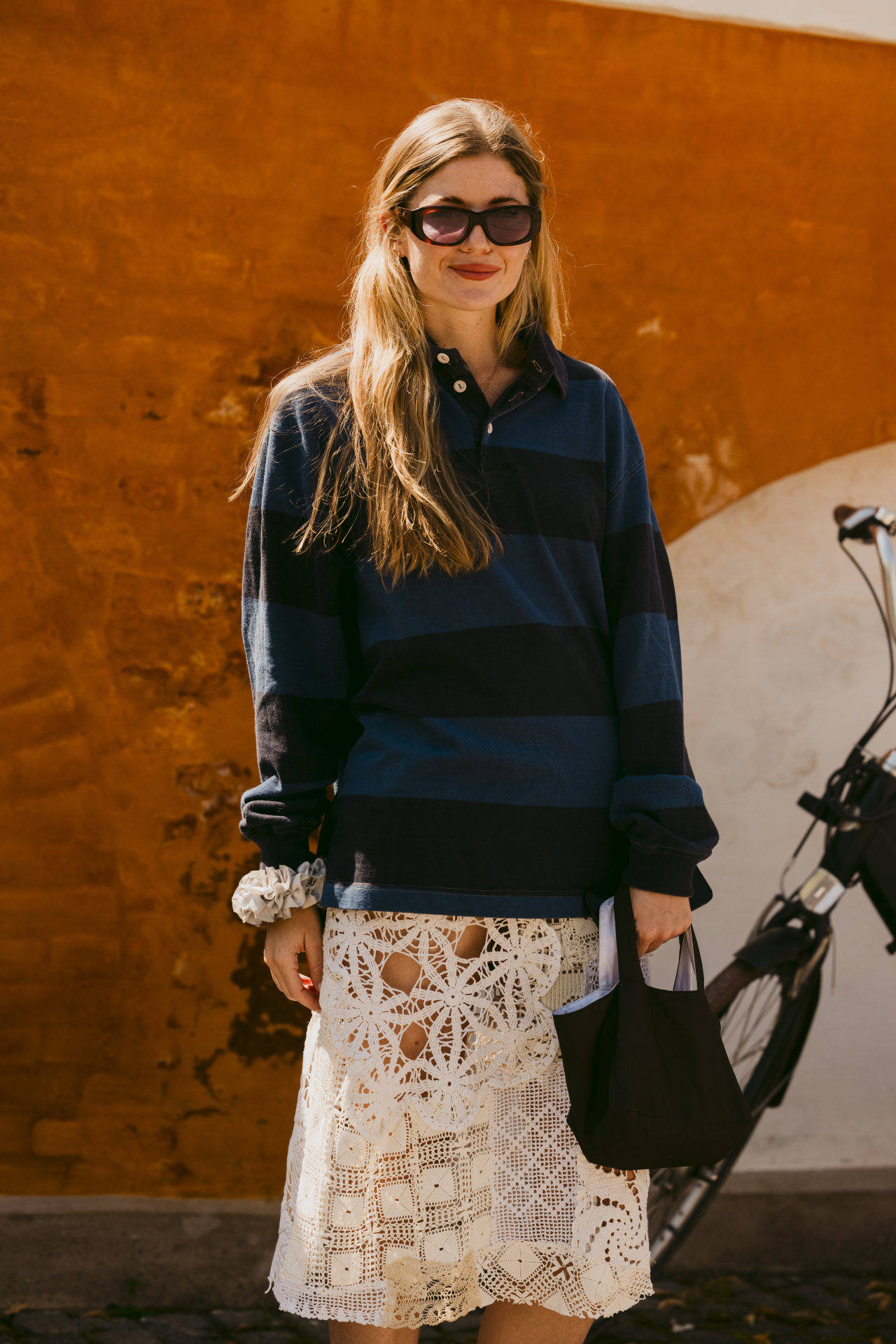 50岁佘诗曼机场街拍秀蛮腰身材绝了<strong></p>
<p>美的集团股票</strong>！王心凌同样穿法重返18岁