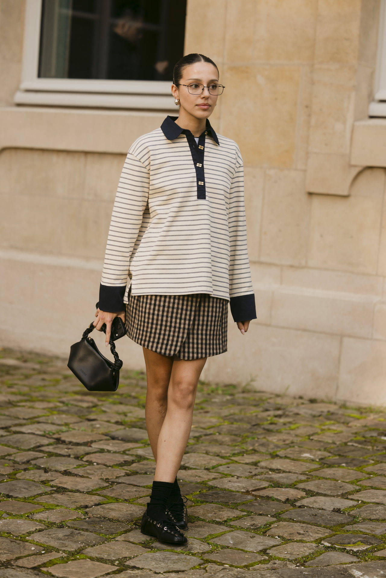 50岁佘诗曼机场街拍秀蛮腰身材绝了<strong></p>
<p>美的集团股票</strong>！王心凌同样穿法重返18岁