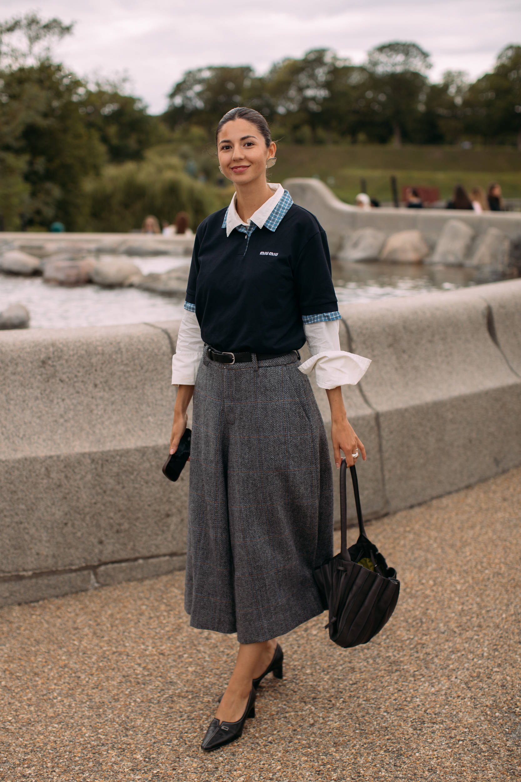 50岁佘诗曼机场街拍秀蛮腰身材绝了<strong></p>
<p>美的集团股票</strong>！王心凌同样穿法重返18岁