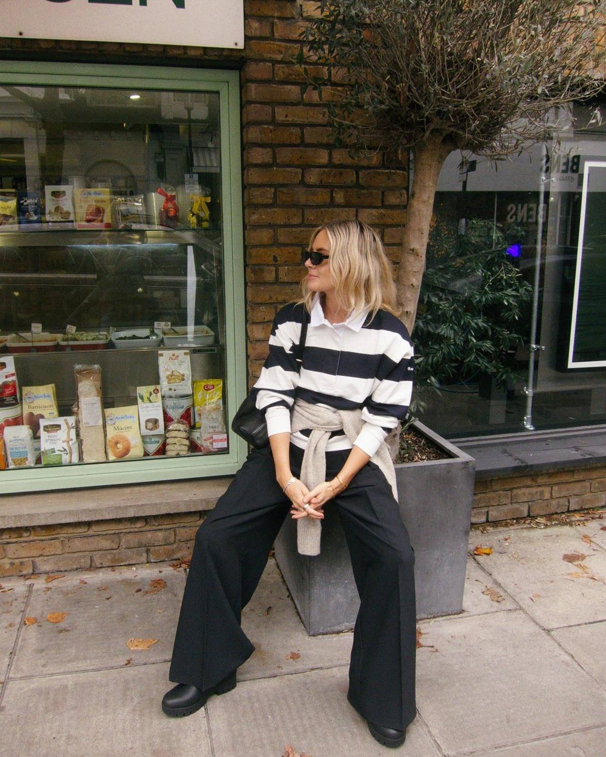 50岁佘诗曼机场街拍秀蛮腰身材绝了<strong></p>
<p>美的集团股票</strong>！王心凌同样穿法重返18岁