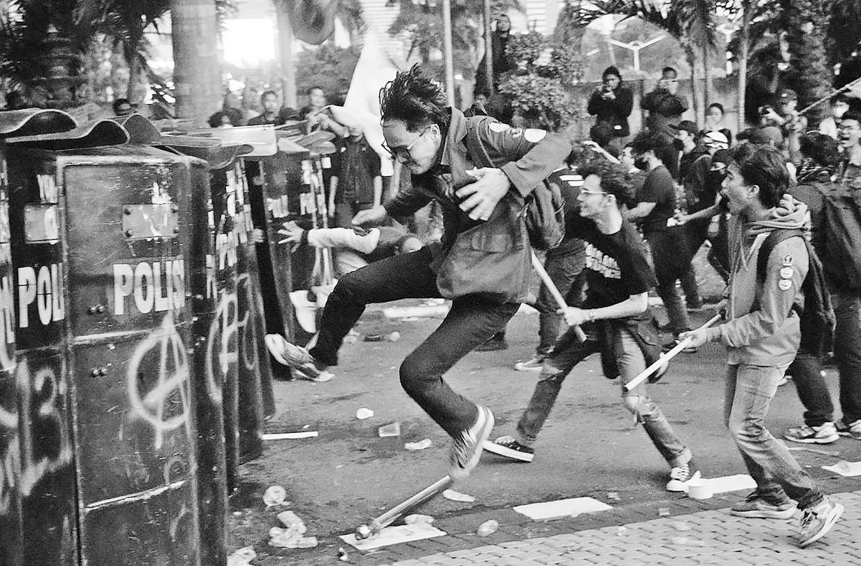 印尼骚乱升级<strong></p>
<p>美的集团股票</strong>,蔓延至全国