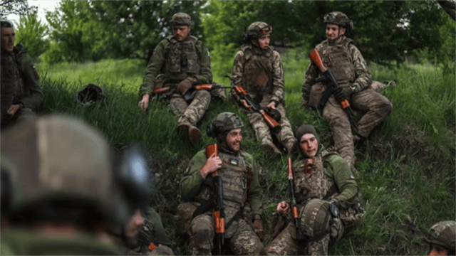 俄军弹药漫天开花<strong></p>
<p>美的集团股票</strong>，竟意外炸出乌军软肋：一坑道外国人面面相觑