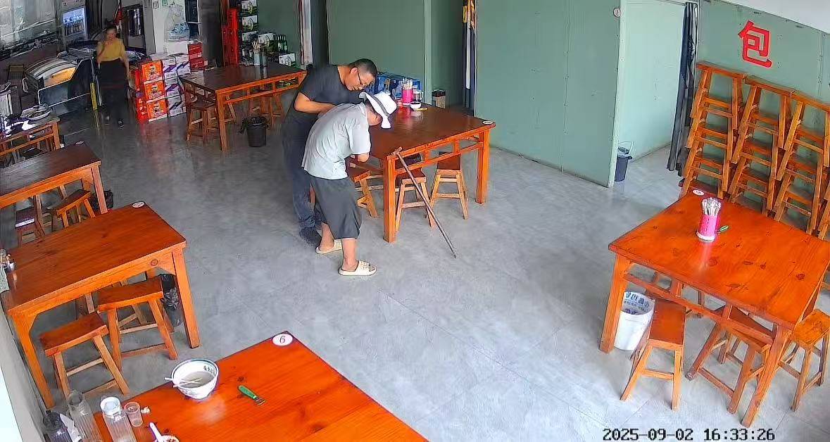 店门口大爷竹筐卖不动<strong></p>
<p>大唐电信股票</strong>,河南周口面馆老板暖心发视频帮卖,网友隔空下单:我出钱你送人