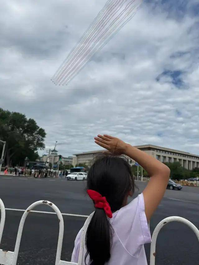 不装了<strong></p>
<p>大唐电信股票</strong>！一口气看完九三大阅兵武器装备！谁说我们一个也不认识？