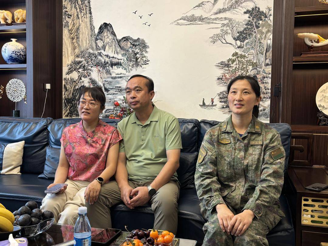 抗战胜利80周年大阅兵民兵方阵<strong></p>
<p>大唐电信股票</strong>，有两名女生来自无锡地区